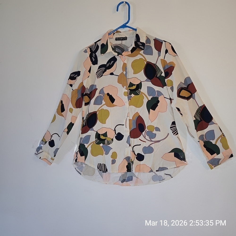 Floral Print Button-Up Blouse - Picture 4 of 5
